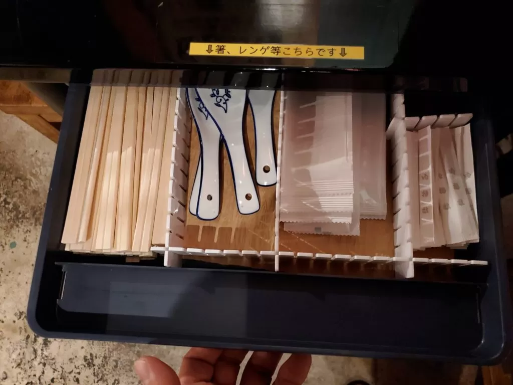 福山グルメ 辛麺酒飯「虎to猿」看板 メニュー 料理