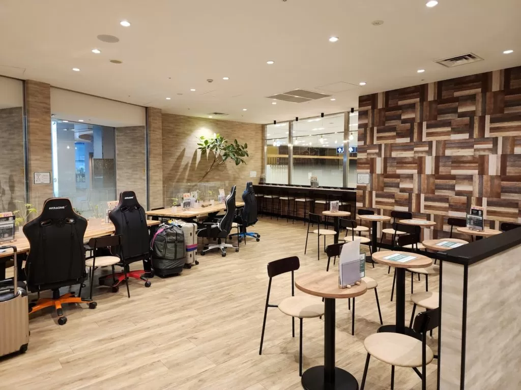 関西国際空港　ラウンジ