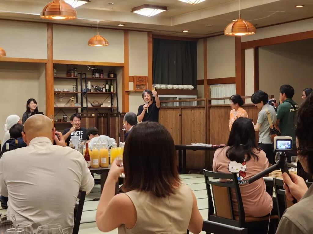 乾杯うぇーすというひろゆき氏