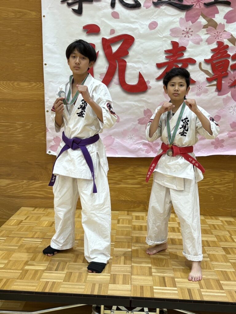中級男子6年40未満　準優勝　青木千陽哉選手男子中学2年中級55未満　準優勝　青木太唯知選手