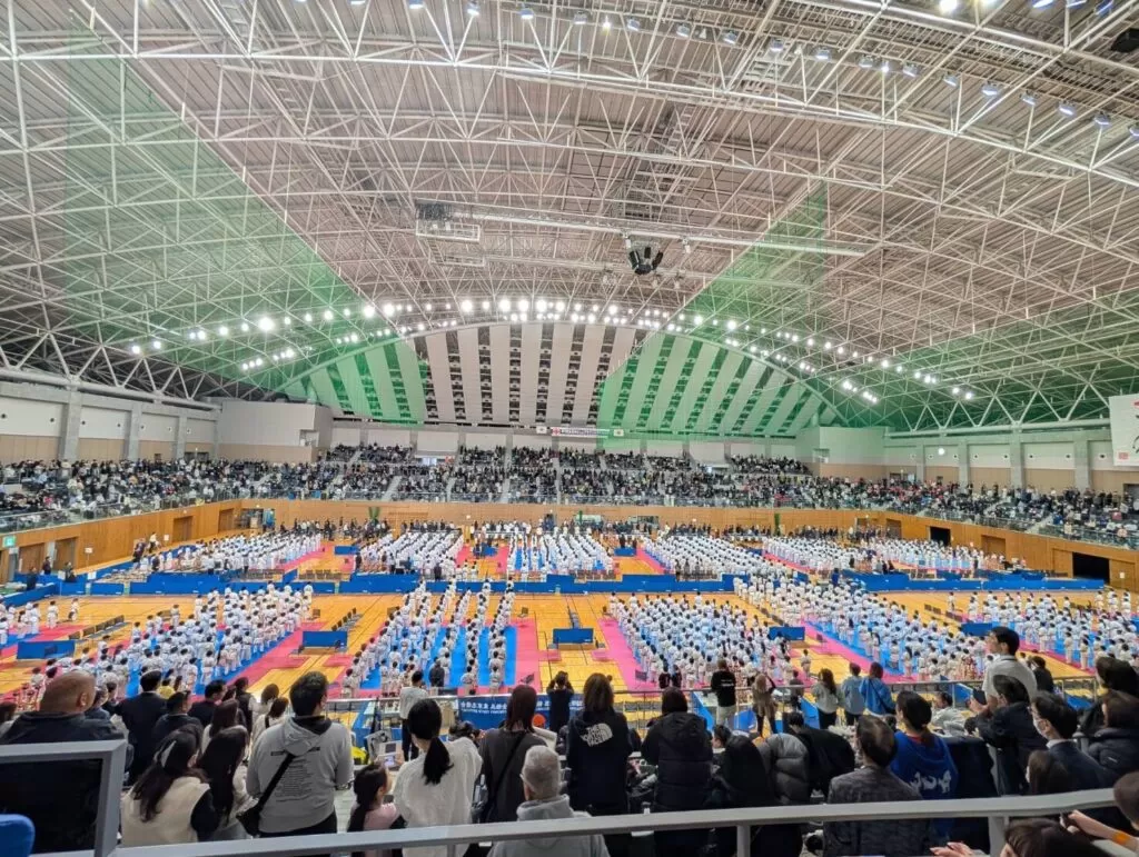 日時:令和7年12月21日(日)会場:スカイホール豊田主催:国際空手道連盟 極真会館 世界全極真主管:国際空手道連盟 極真会館 世界全極真 長谷川道場後援:スポーツ庁、愛知県、豊田市、豊田市教育員会、中日新聞社、マーシャルワールド