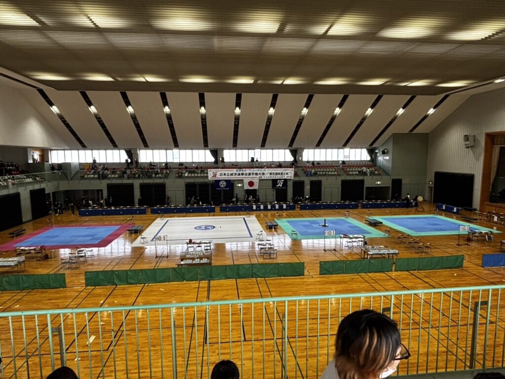 日時:令和8年3月29日(日)主催:日本正統求道拳法連盟会場:坂出市立体育館協力:WKO 世界組手連盟 ICSO国際文化支援機構 格闘技空手拳法連盟後援:坂出市・坂出市教育委員会・坂出スポーツ協会・KBN株式会社・(株)読売新聞高松総局 株式会社アトス・坂出自動車整備事業協同組合・寒川工業所・有限会社サクシード・株式会社ミライズ