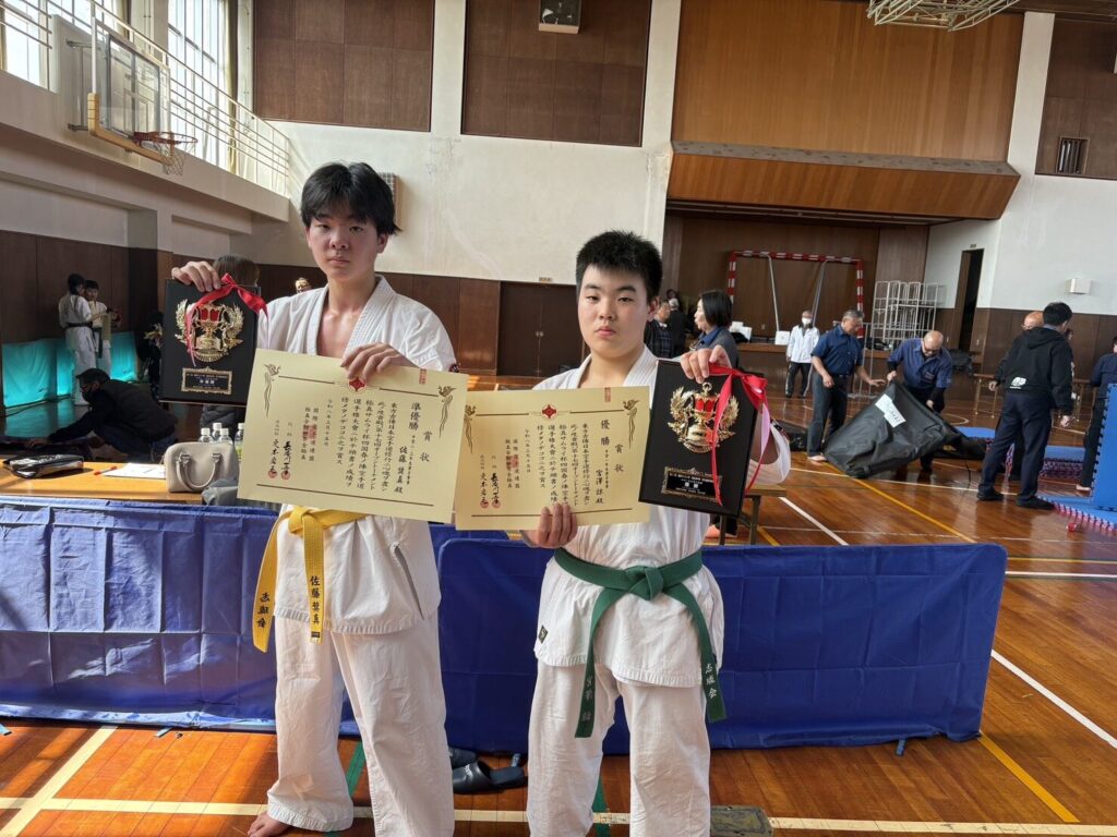 中学１年生男子 重量（50kg以上）　優勝　宮澤 諒選手中学2･3年生男子 重量（55kg以上）　準優勝　佐藤 奨真選手